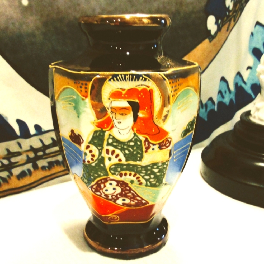 Vtg Japanese Satsuma Hand Painted Porcelain Vase